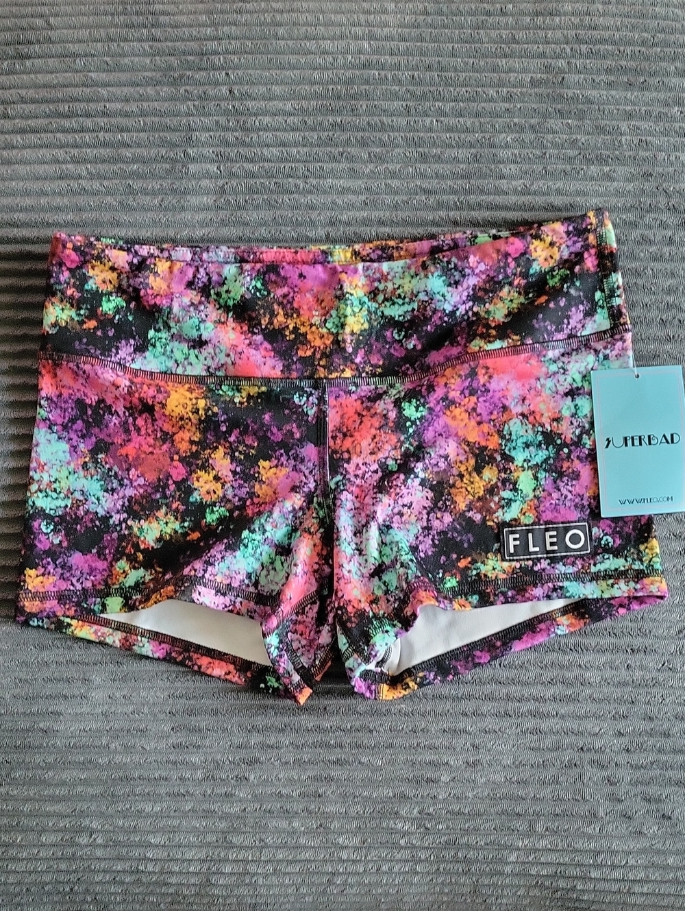 FLEO Athletic Shorts L NWT